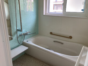 写真：お風呂とトイレ　間取り変更で快適リフォーム
